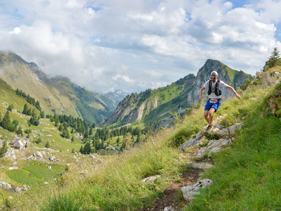 Un courreur du trail Montreux-Rochers de Naye