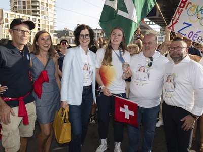 Photo de Zoé Claessens accueillier à la gare de Morges par ses fans