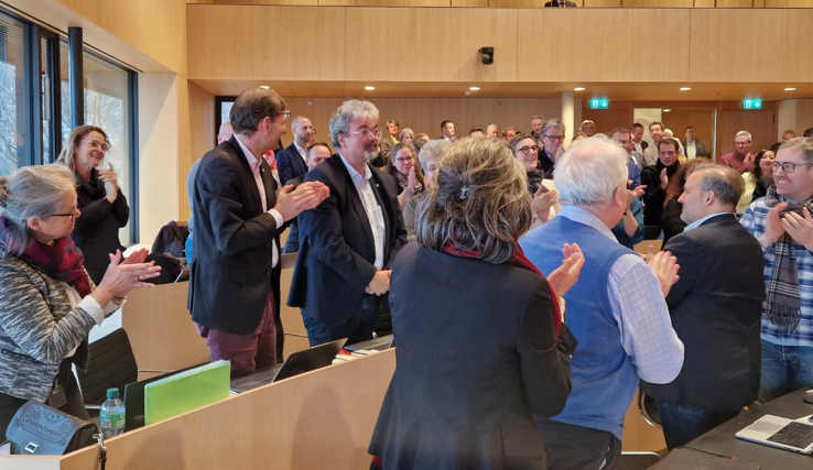 M. Dessemontet applaudi par ses collègues