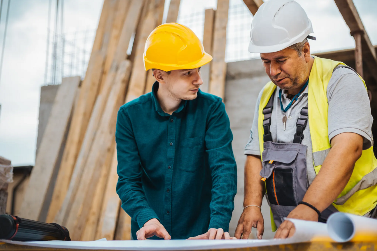 Photo d'un apprenti et d'un formateur