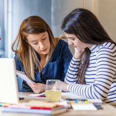 Une personne reçoit un accompagnement personnalisé sur son budget