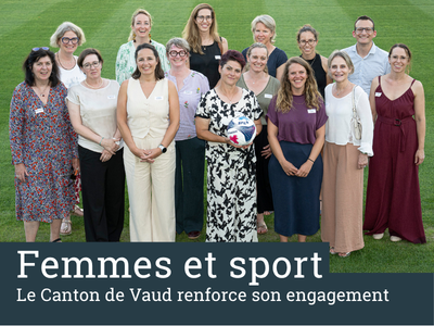 Photo de la rencontre du 22 juin 2026 réunissant acteurs et actrices du sport vaudois au stade municipal d'Yverdon-les-Bains. Les personnes posent sur le terrain de foot avec un ballon.