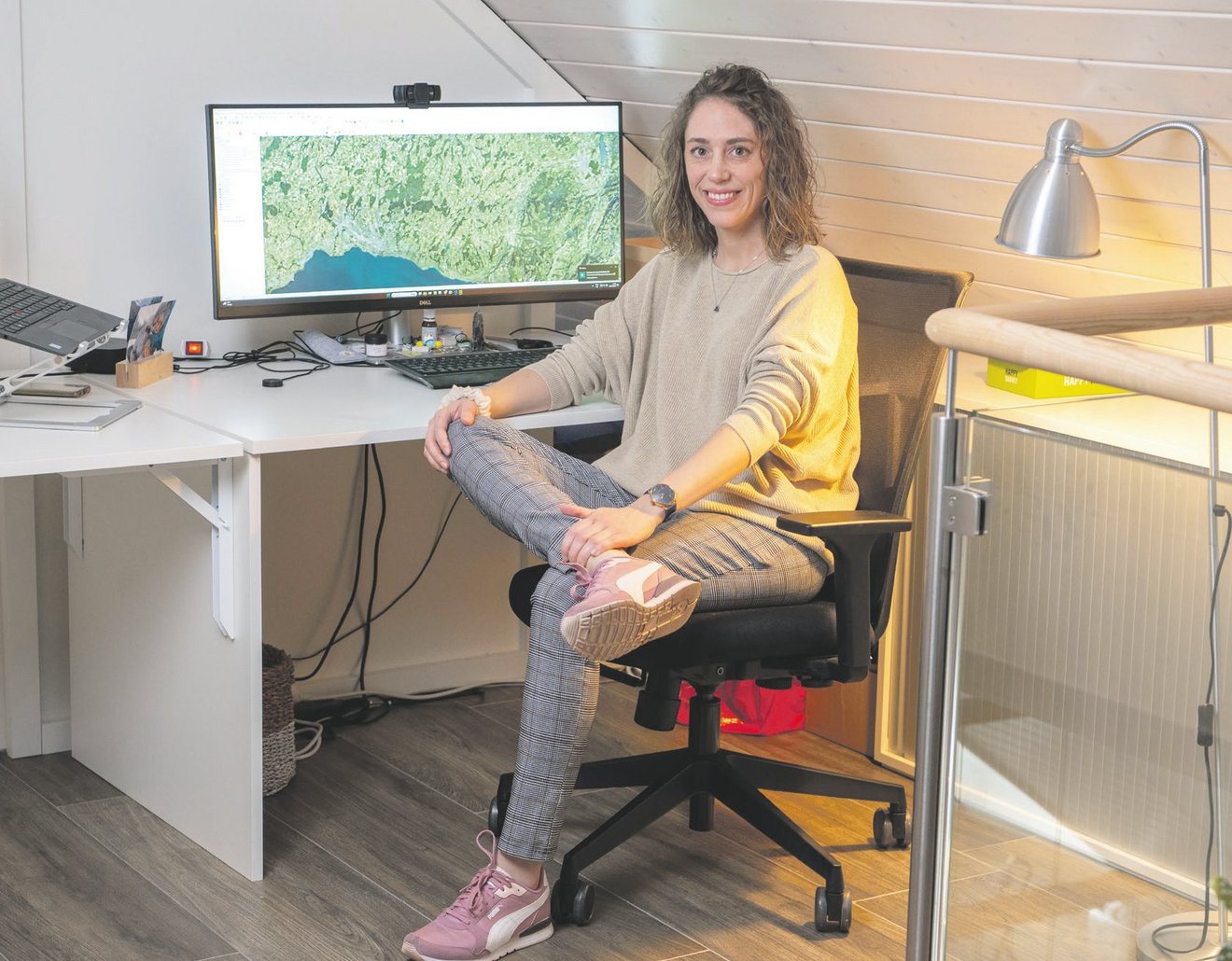 Photo de Lucie Nicolier à son bureau