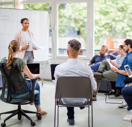 Des personnes participent à un cours collectif